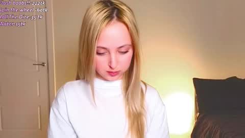 Snapshot of angelxloe chatting on 02-03-26, 12:32 Im Chloe i do FLASH BOOBS for new fan club online show from 02-03-26, 12:32