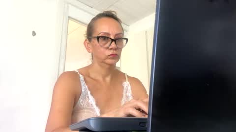 angelycute476334 online show from 10-02-25, 08:16