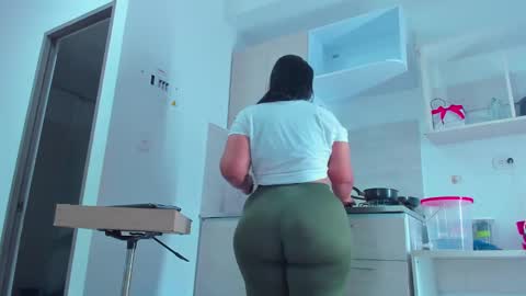 Snapshot of angi_sousxx3 chatting on 01-12-25, 02:45 angi online show from 01-12-25, 02:45