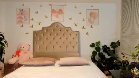 Snapshot of angie_modelo chatting on 11-11-25, 02:11 Anabella online show from 11-11-25, 02:11