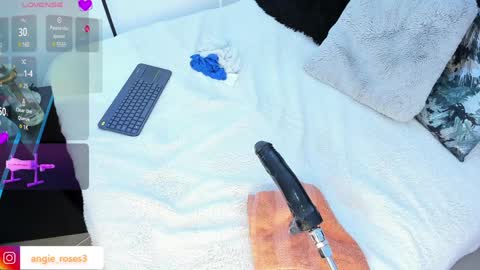 Snapshot of angiee_roses chatting on 12-13-24, 06:21 angiee roses online show from 12-13-24, 06:21