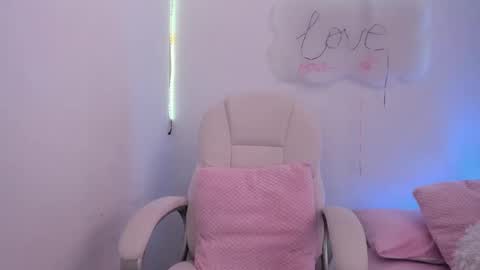 Snapshot of angiiebylpz chatting on 02-06-25, 04:25 violeth lopez online show from 02-06-25, 04:25