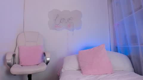 Snapshot of angiiebylpz chatting on 02-25-25, 05:58 violeth lopez online show from 02-25-25, 05:58