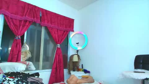 Snapshot of angye_hot chatting on 02-07-25, 11:01 Jovana Michell online show from 02-07-25, 11:01
