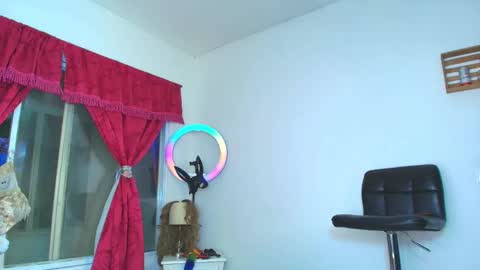 Snapshot of angye_hot chatting on 02-28-25, 10:39 Jovana Michell online show from 02-28-25, 10:39
