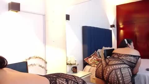 Snapshot of angyrios chatting on 11-12-25, 02:28 angyrios online show from 11-12-25, 02:28