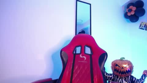 anhonymus online show from 10-28-25, 04:05