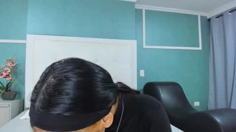 Ania online show from 12-17-25, 02:23