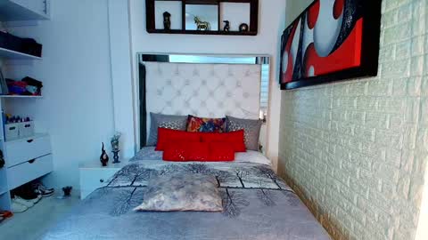 laura  online show from 10-16-25, 02:01