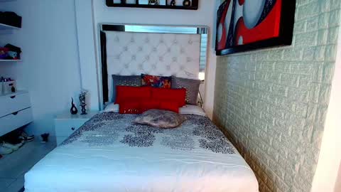 laura  online show from 10-18-25, 04:08