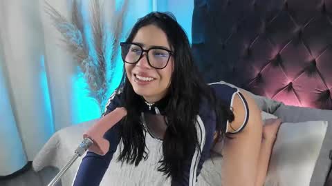 aniie_west online show from 11-08-25, 05:07