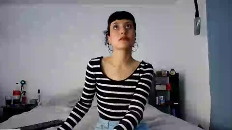 Snapshot of anika_lowen chatting on 02-19-25, 08:41 Anika And Lowen Your Thumbs Up Are Super Important For Us online show from 02-19-25, 08:41