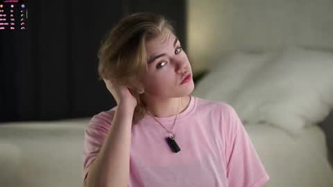 Snapshot of anishavivo chatting on 12-16-25, 12:21 AnishaVivo online show from 12-16-25, 12:21