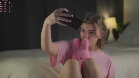 Snapshot of anishavivo chatting on 12-20-25, 12:12 AnishaVivo online show from 12-20-25, 12:12