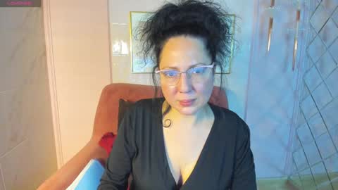 Anita online show from 12-19-24, 02:35