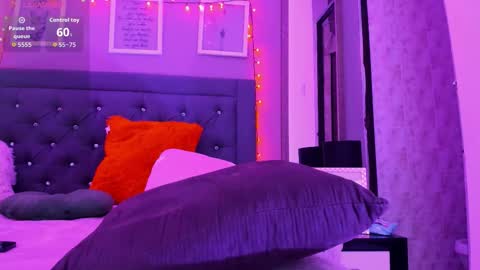 Snapshot of anitafox_ chatting on 12-14-25, 03:28 Anitafoxx online show from 12-14-25, 03:28