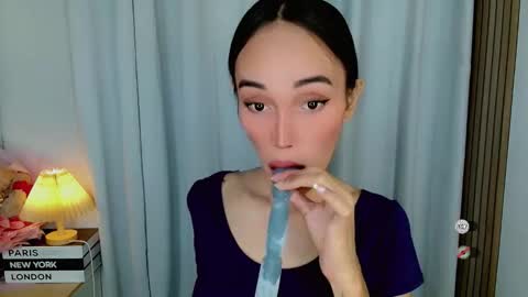 Snapshot of anitaguen chatting on 12-17-25, 12:05 anita online show from 12-17-25, 12:05