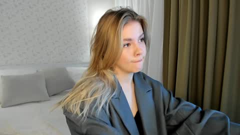 Anna online show from 12-10-24, 01:11