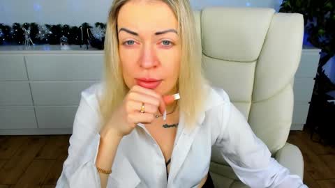 anna_snow9 online show from 12-21-25, 06:31