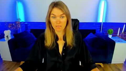 Snapshot of annabel_xxx chatting on 09-14-25, 05:17 Annabel online show from 09-14-25, 05:17