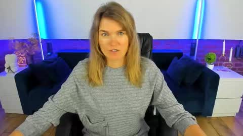 Snapshot of annabel_xxx chatting on 09-18-25, 06:32 Annabel online show from 09-18-25, 06:32