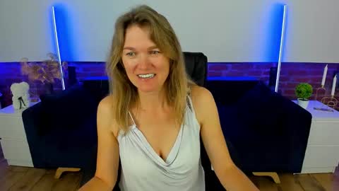 Snapshot of annabel_xxx chatting on 09-28-25, 05:46 Annabel online show from 09-28-25, 05:46