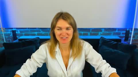 Snapshot of annabel_xxx chatting on 10-25-25, 06:10 Annabel online show from 10-25-25, 06:10