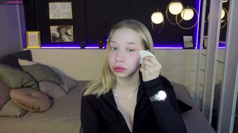 Annabelle online show from 12-24-24, 06:22