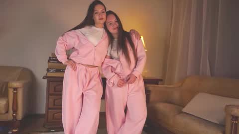 Snapshot of annaglorian chatting on 11-25-25, 02:28 Lisa and Alice online show from 11-25-25, 02:28