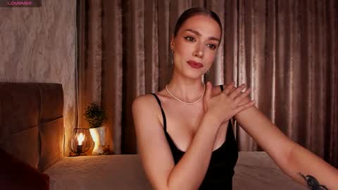 Snapshot of annakarenina__ chatting on 09-27-25, 06:02 Goddess Anna online show from 09-27-25, 06:02