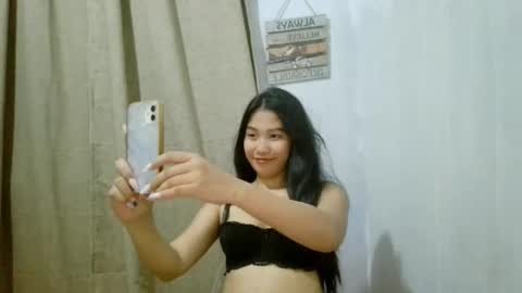 Snapshot of annarot chatting on 11-19-25, 02:39 Riane online show from 11-19-25, 02:39