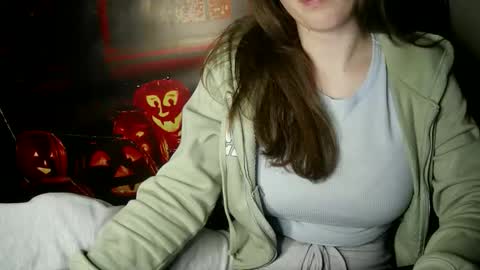 Bella online show from 10-22-25, 05:34