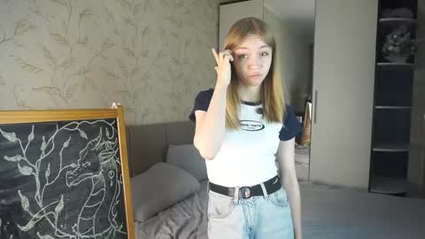 Snapshot of annettaregino chatting on 10-23-25, 04:39 Eva online show from 10-23-25, 04:39