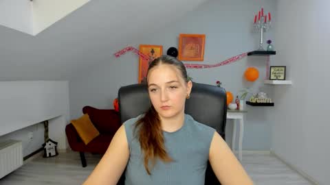 annewilsonn online show from 10-30-25, 01:23