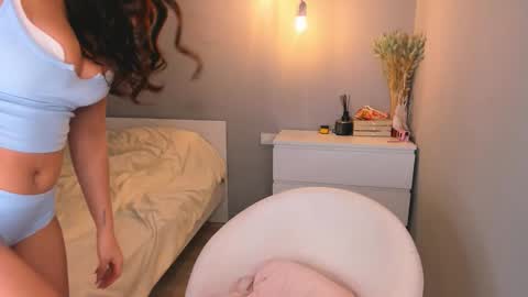 Annie online show from 11-15-25, 03:26