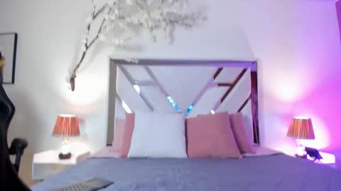 Annie  online show from 10-21-25, 12:28