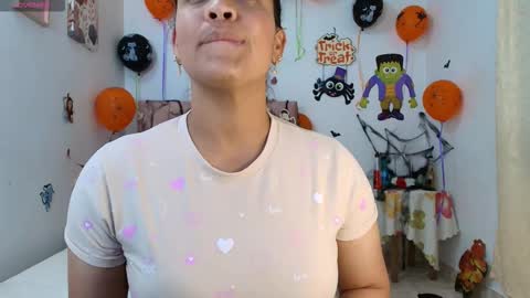 Snapshot of annie_collen chatting on 10-31-25, 03:07 Anna online show from 10-31-25, 03:07