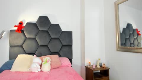 Annie online show from 01-24-25, 12:52