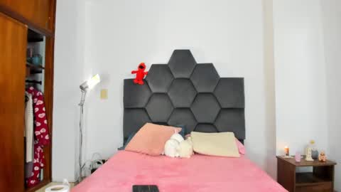 Annie online show from 01-30-25, 09:04