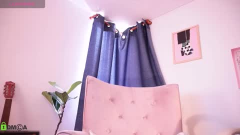 Annie online show from 10-28-25, 01:47