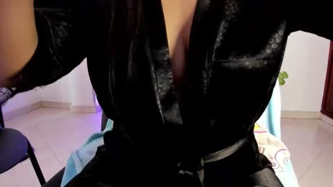 Annie online show from 11-10-25, 03:33