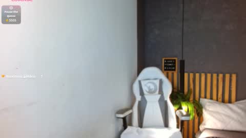 Annie Volker online show from 12-23-25, 04:21