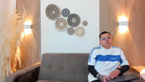 Annie And Leandro online show from 12-20-25, 01:40