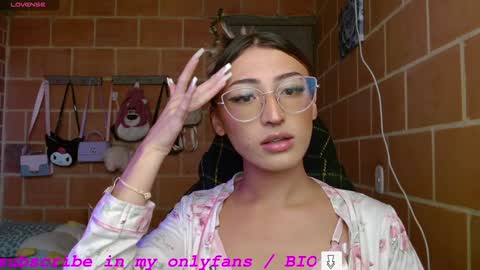 Snapshot of anniee_land chatting on 12-03-24, 12:38 Annie online show from 12-03-24, 12:38