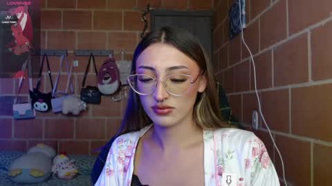 Snapshot of anniee_land chatting on 12-17-24, 04:21 Annie online show from 12-17-24, 04:21