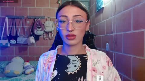 Snapshot of anniee_land chatting on 12-29-24, 12:12 Annie online show from 12-29-24, 12:12