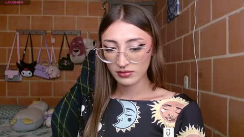 Snapshot of anniee_land chatting on 01-16-25, 01:58 Annie online show from 01-16-25, 01:58