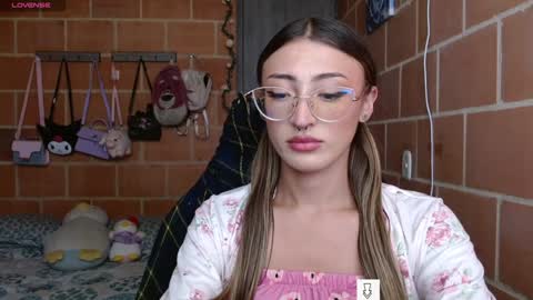 Snapshot of anniee_land chatting on 01-17-25, 04:26 Annie online show from 01-17-25, 04:26