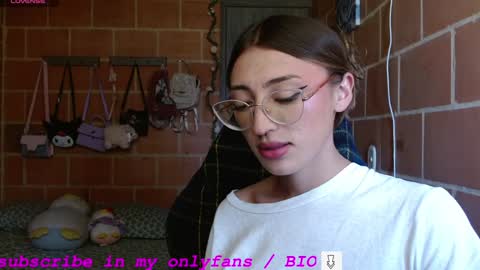 Snapshot of anniee_land chatting on 01-20-25, 04:23 Annie online show from 01-20-25, 04:23