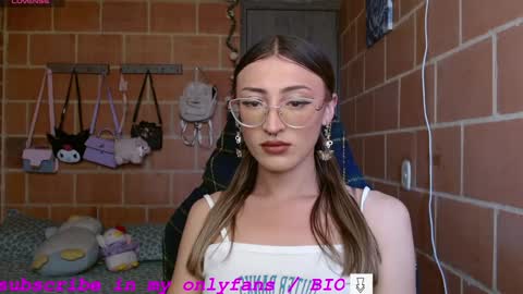 Snapshot of anniee_land chatting on 01-21-25, 02:05 Annie online show from 01-21-25, 02:05